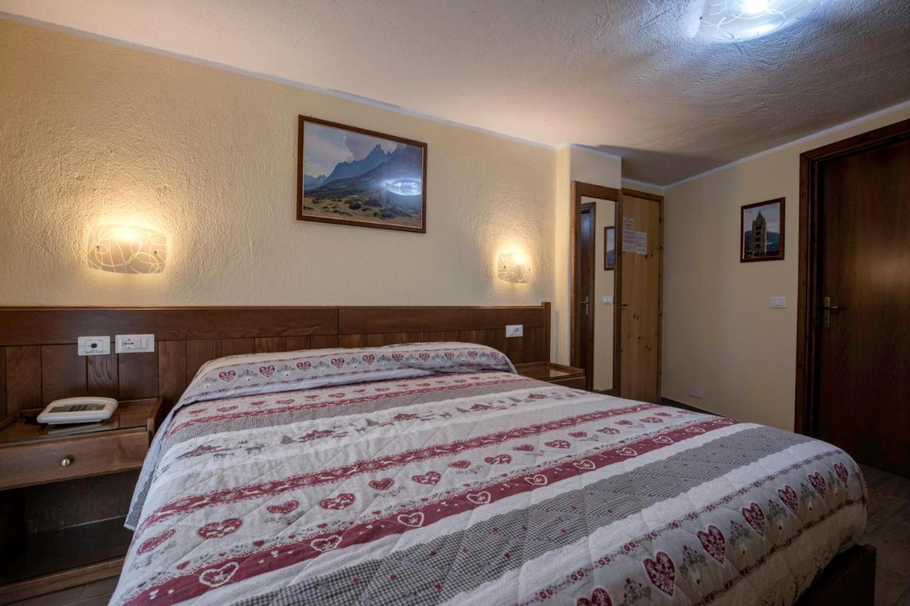Hotel Cecchin Aosta Exterior foto