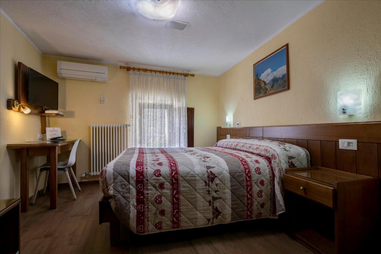 Hotel Cecchin Aosta Exterior foto