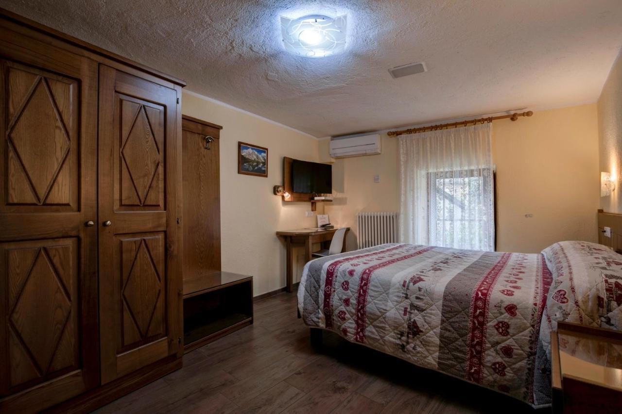 Hotel Cecchin Aosta Exterior foto