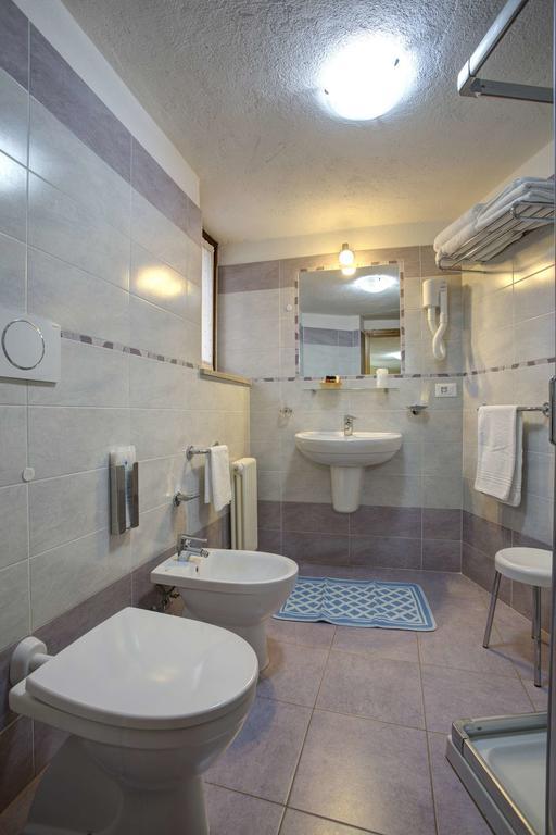 Hotel Cecchin Aosta Exterior foto
