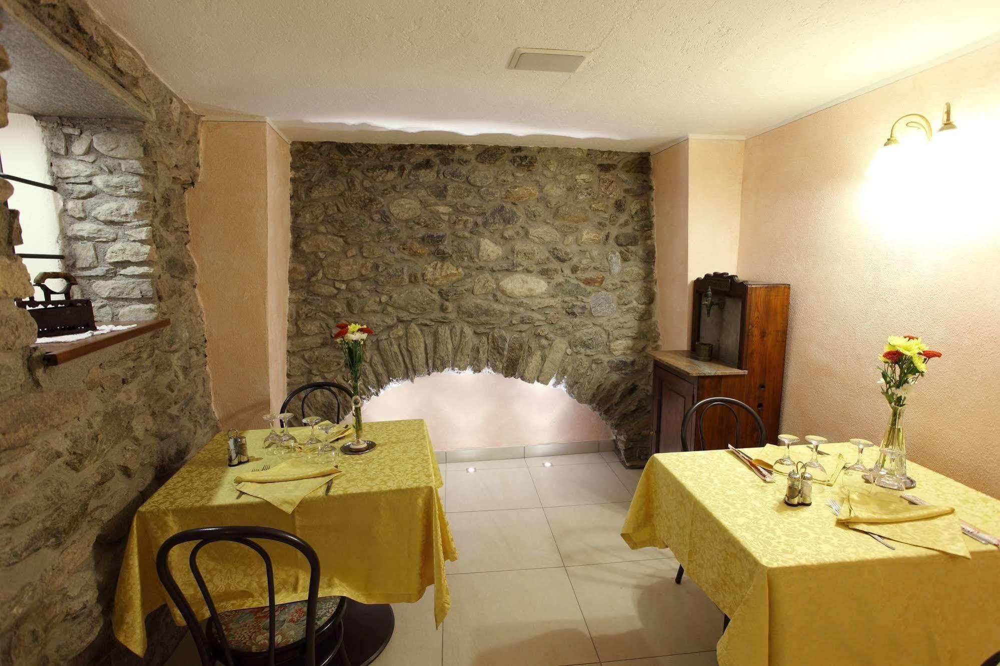 Hotel Cecchin Aosta Exterior foto