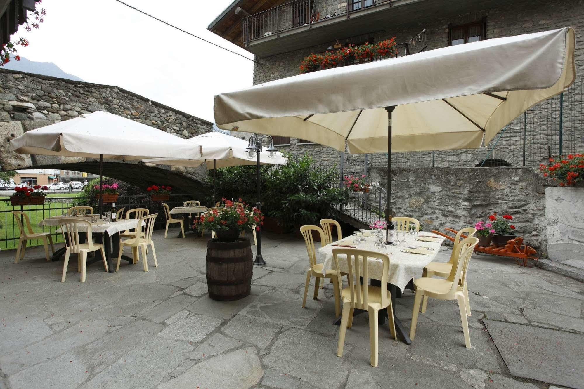 Hotel Cecchin Aosta Exterior foto