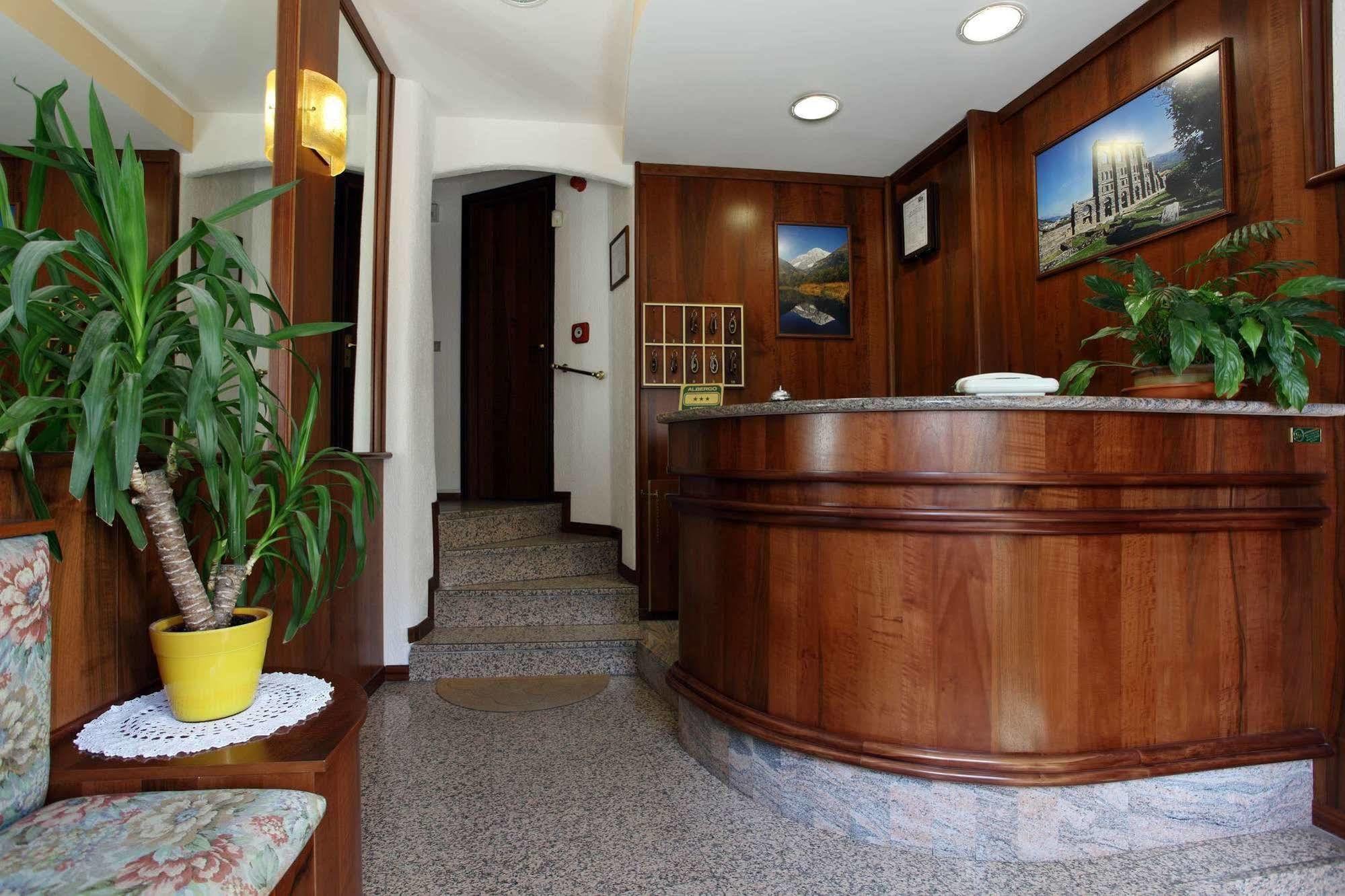 Hotel Cecchin Aosta Exterior foto